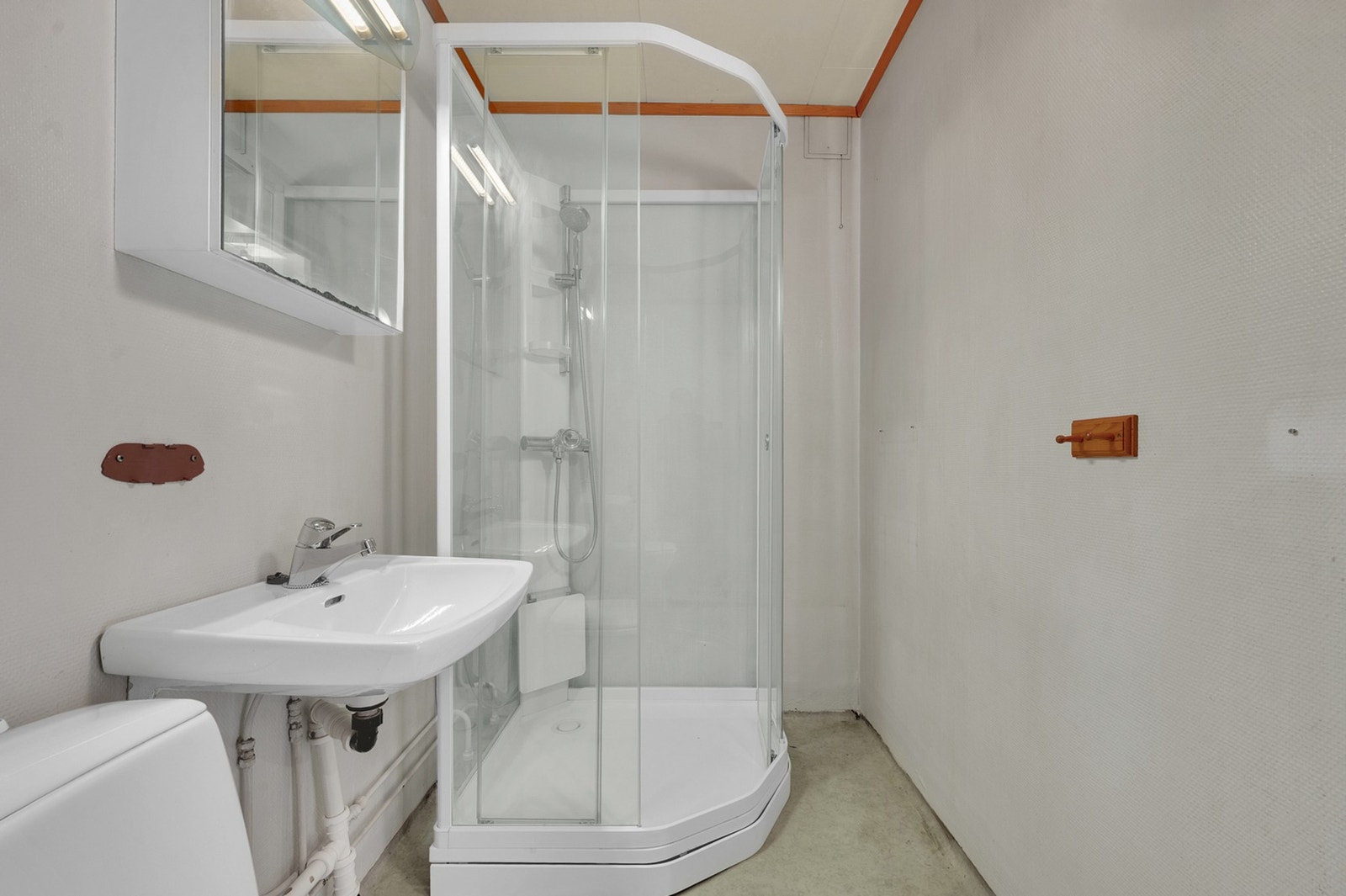 Badet har behov for renovering. Galleribilde