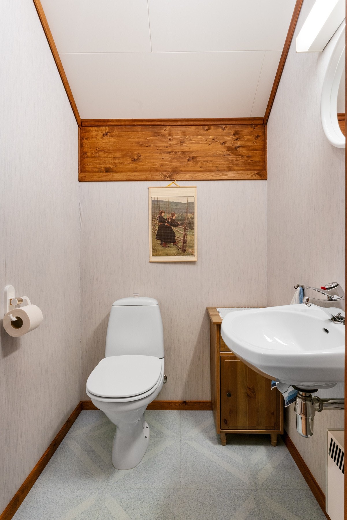 Praktisk wc-rom på loft (Ikke godkjent) Galleribilde