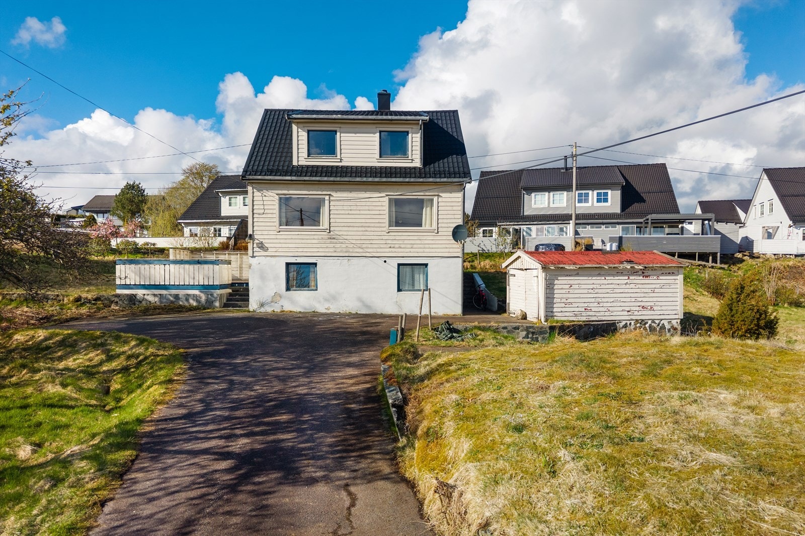 Boligen går over tre plan og har et bruksareal (BRA-i) på ca. 147 m². Galleribilde
