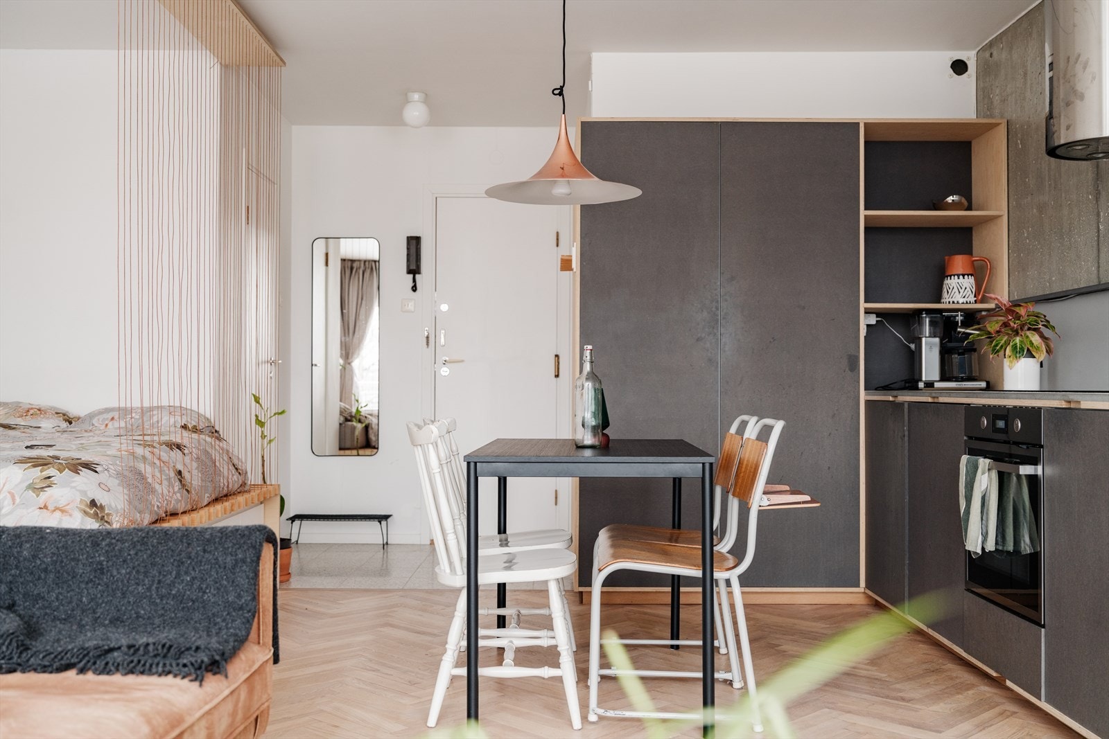 Det er god plass til spisebord i tilknytning til stue/kjøkken. Galleribilde