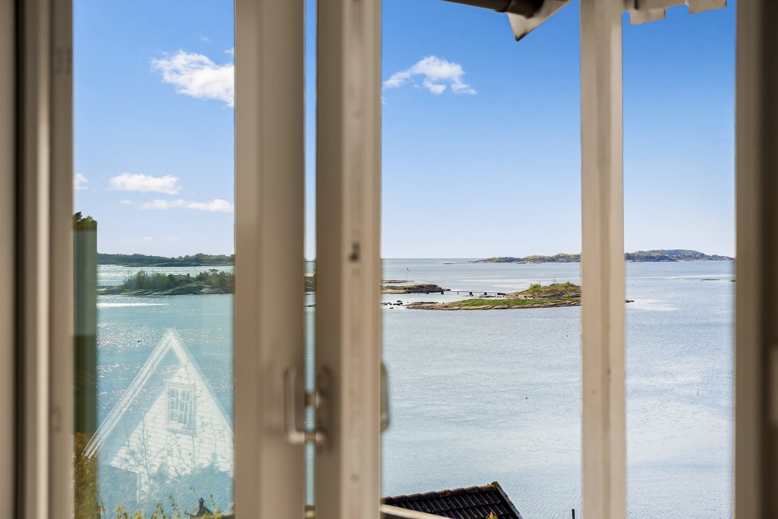 Detalj av utsikten fra stuevinduet. Galleribilde