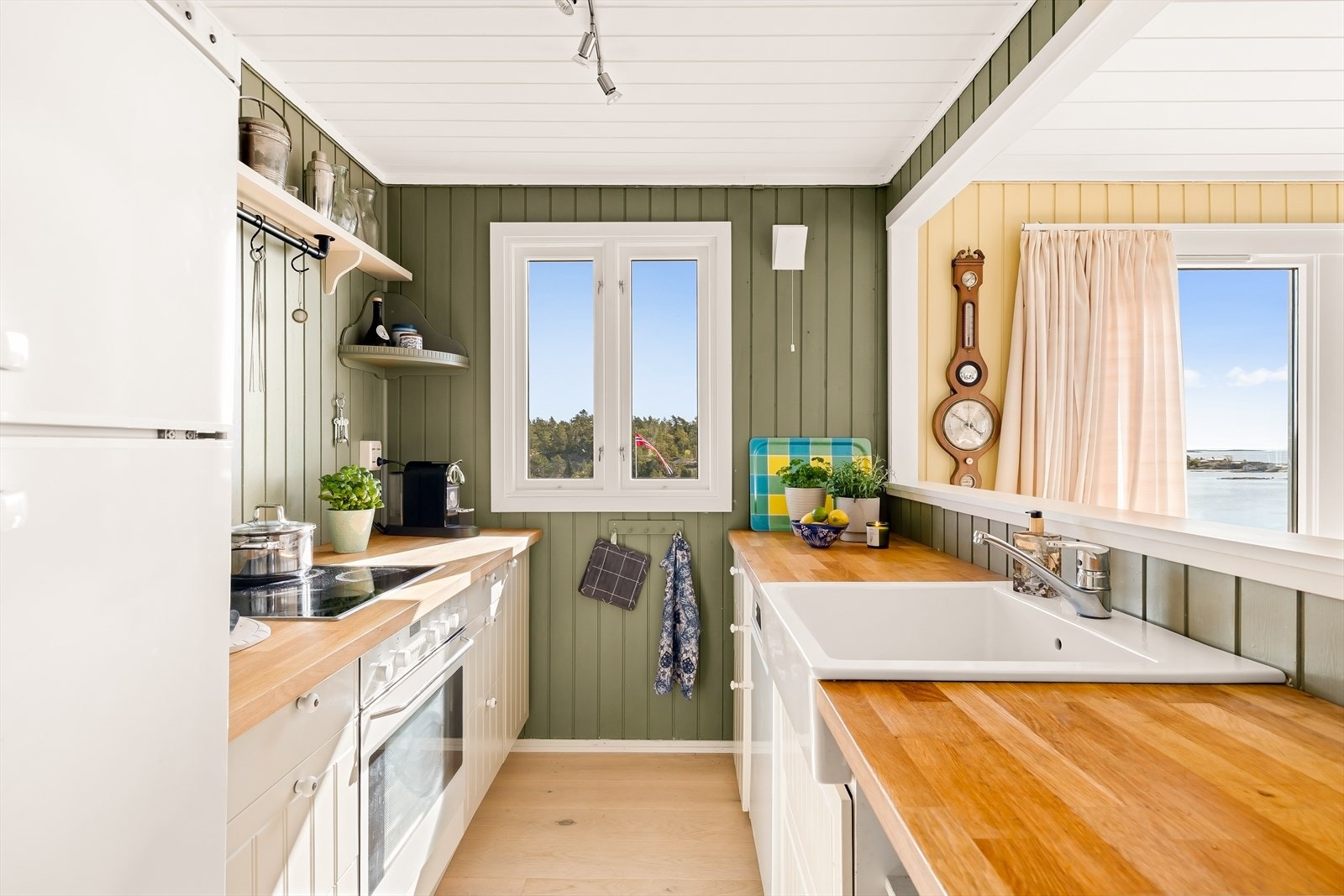 Hytta har naturlig ventilasjon gjennom vinduer som kan åpnes. Galleribilde