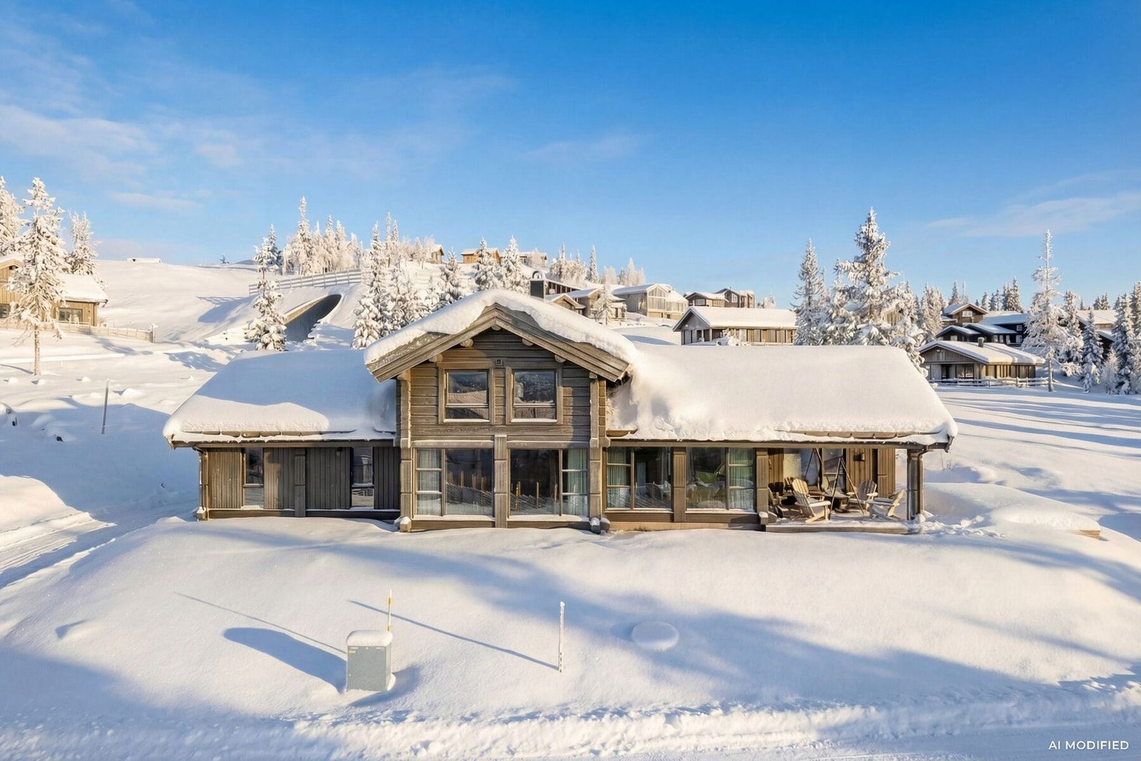 Hytte på Kvitfjell Varden ca. 898 moh. med langrennssporet som nærmeste nabo og ski-inn/ut til alpinbakkene.