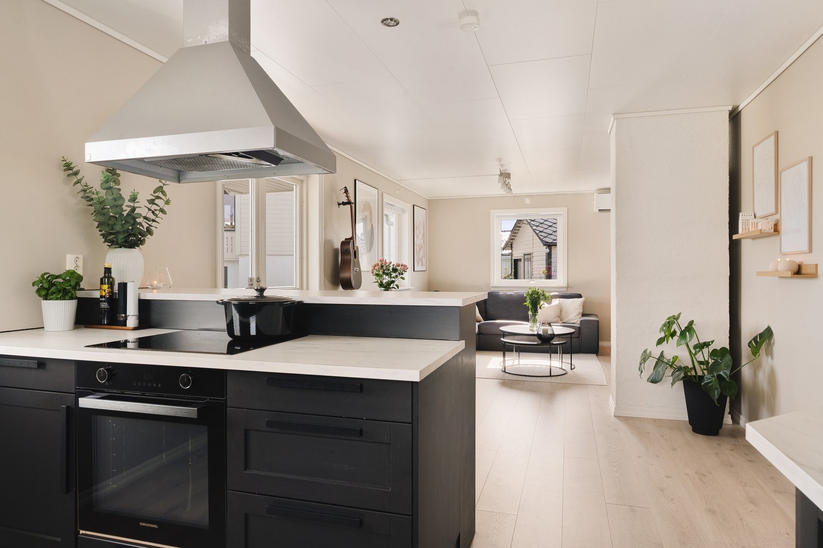 Leiligheten har en god og funksjonell planløsning med romslige rom. Galleribilde
