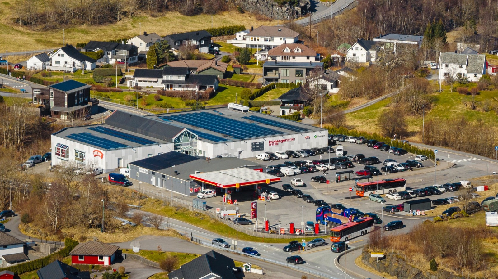 8 min kjøring til Ravnanger senter. Galleribilde