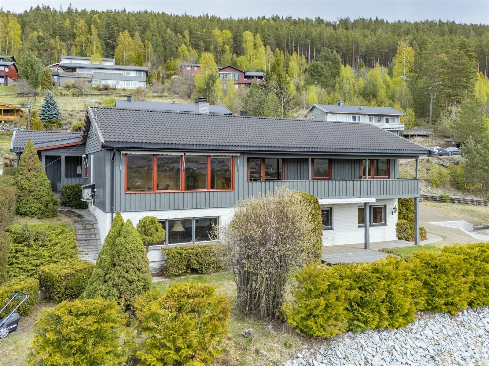 Eiendomsmegler 1 v/Unni Rolstad presenterer Byrevegen 110! (Foto: Ivar Flagestad) Galleribilde