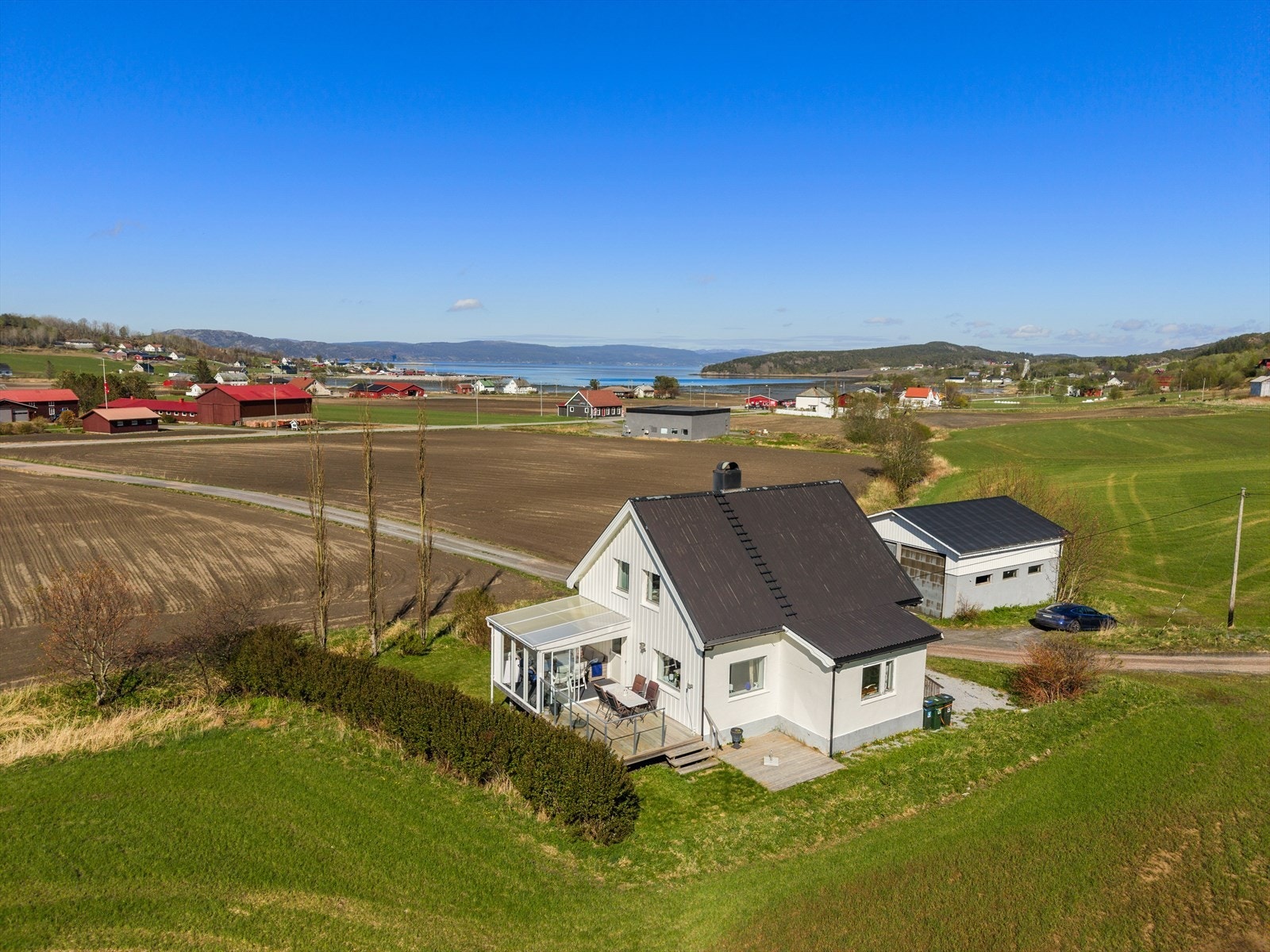En innholdsrik familiebolig med flott beliggenhet i Fevåg. Galleribilde