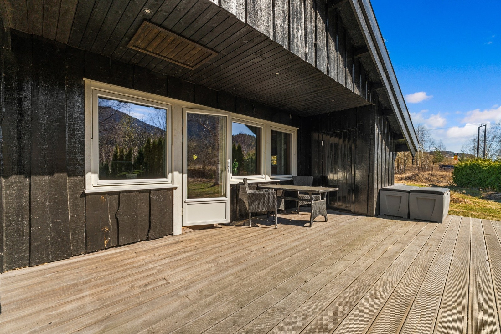 Terrassen er vestvendt og har svært gode solforhold. Galleribilde