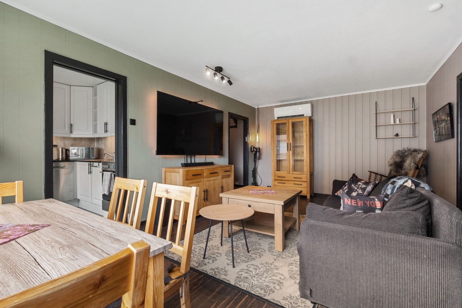 En arealeffektiv 3-roms leilighet med en tilbaketrukket og rolig beliggenhet i Vestbyen. Galleribilde