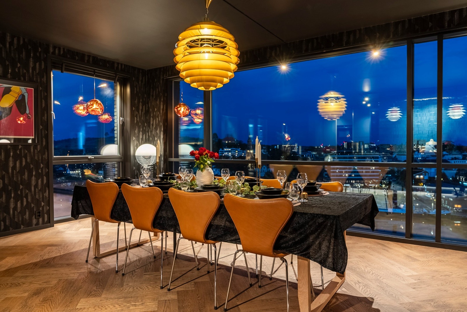 Her kan måltidene nytes med panoramautsikt Galleribilde