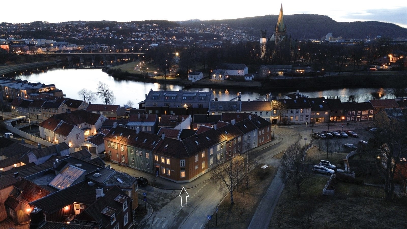 DnB Eiendom v/Sebastian Leistad og Ronnie Andersson ønsker deg velkommen til Bakklandet og Lillegårdsbakken 9! Galleribilde