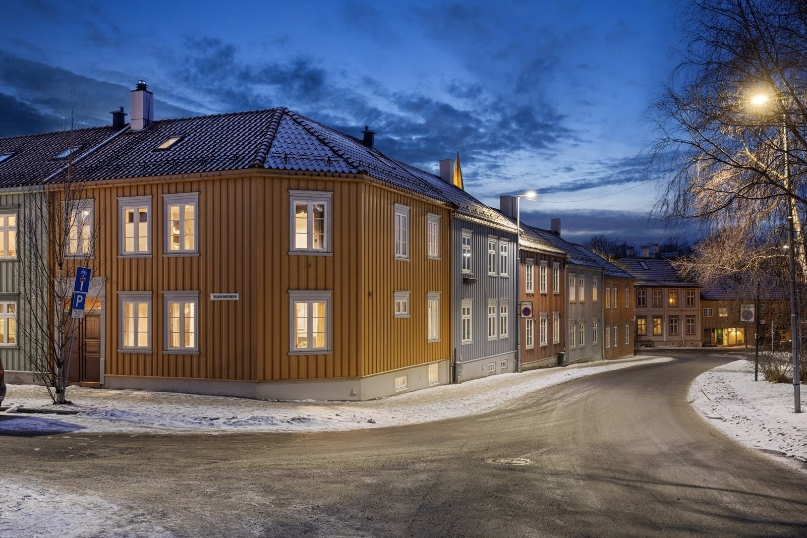 Boligen har en ypperlig beliggenhet, bynært men tilbaketrukket. Galleribilde