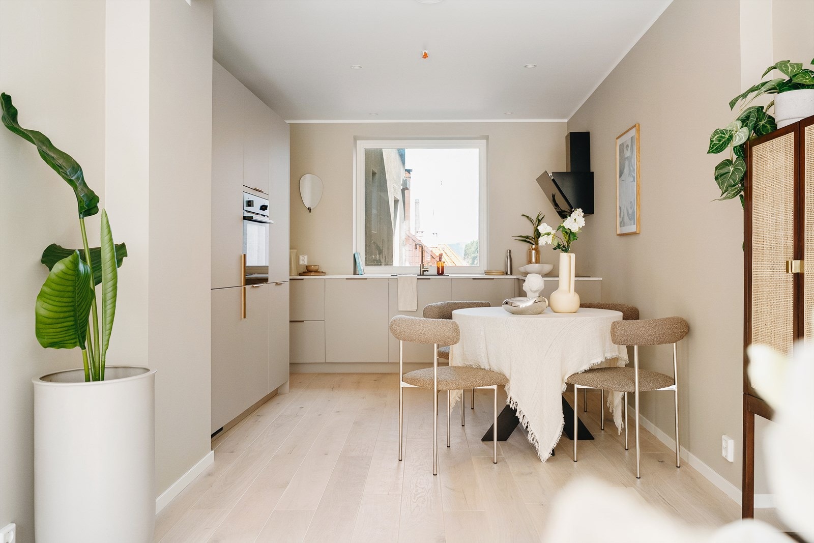 Ny eier blir den første til å ta i bruk leiligheten etter renovering - her kan man flytte rett inn! Galleribilde