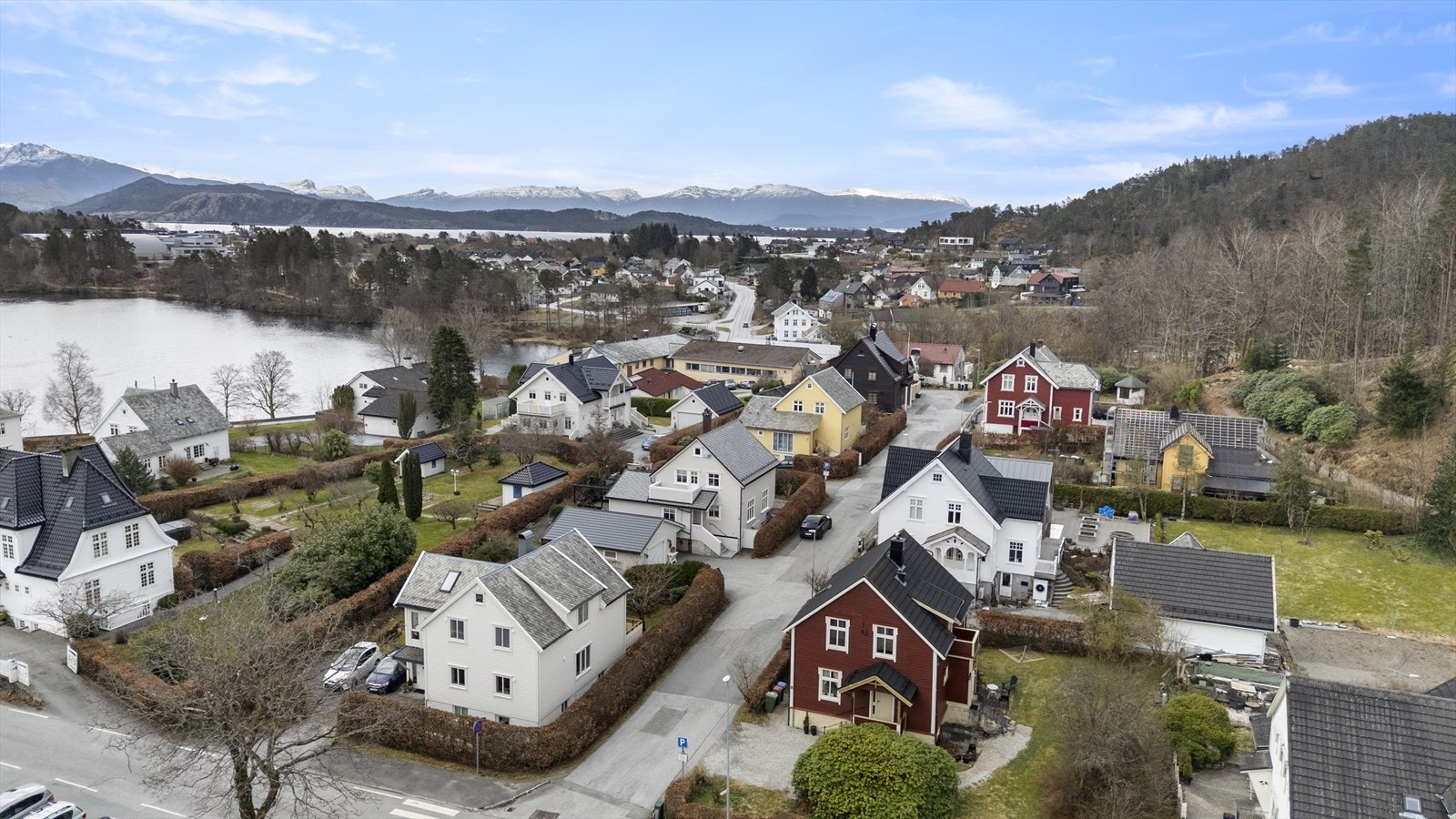 Nærleiken til grøntareal og skog gjev gode moglegheiter for rekreasjon og friluftsliv. Galleribilde