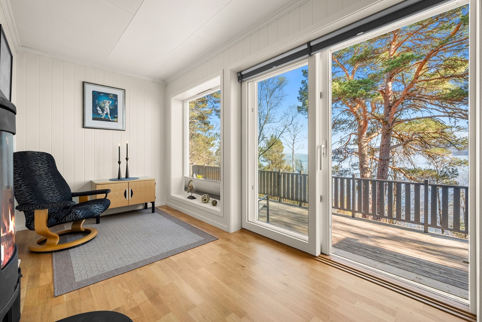Opprinnelig soverom er i dag åpnet opp og innlemmet i stuearealet som en ekstra sosial sone. Galleribilde