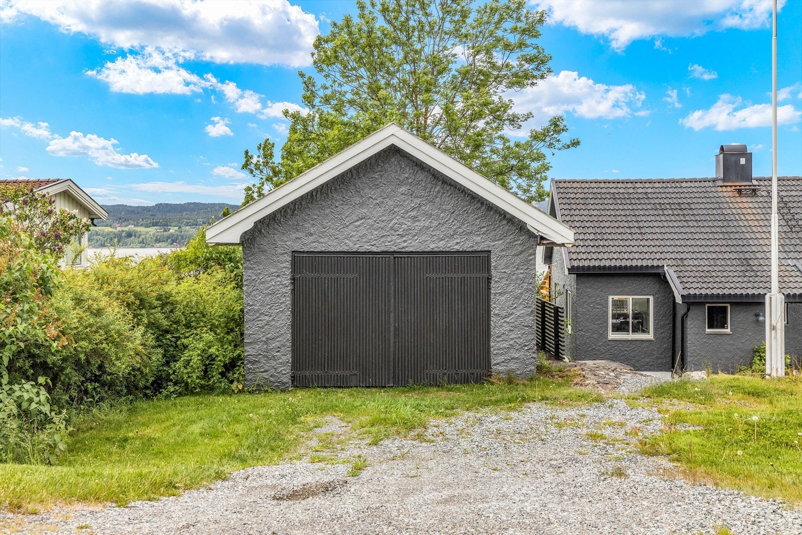 Frittliggende garasje på ca. 20 kvm. Galleribilde