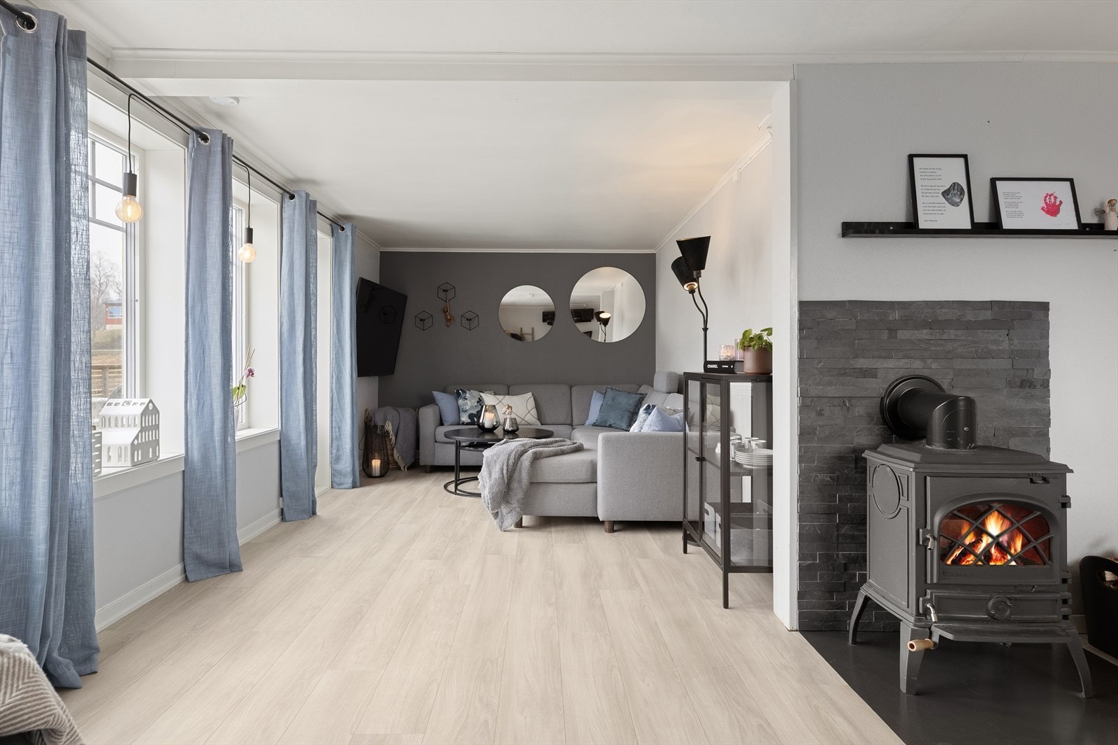Utgang til terrassen fra stuen Galleribilde