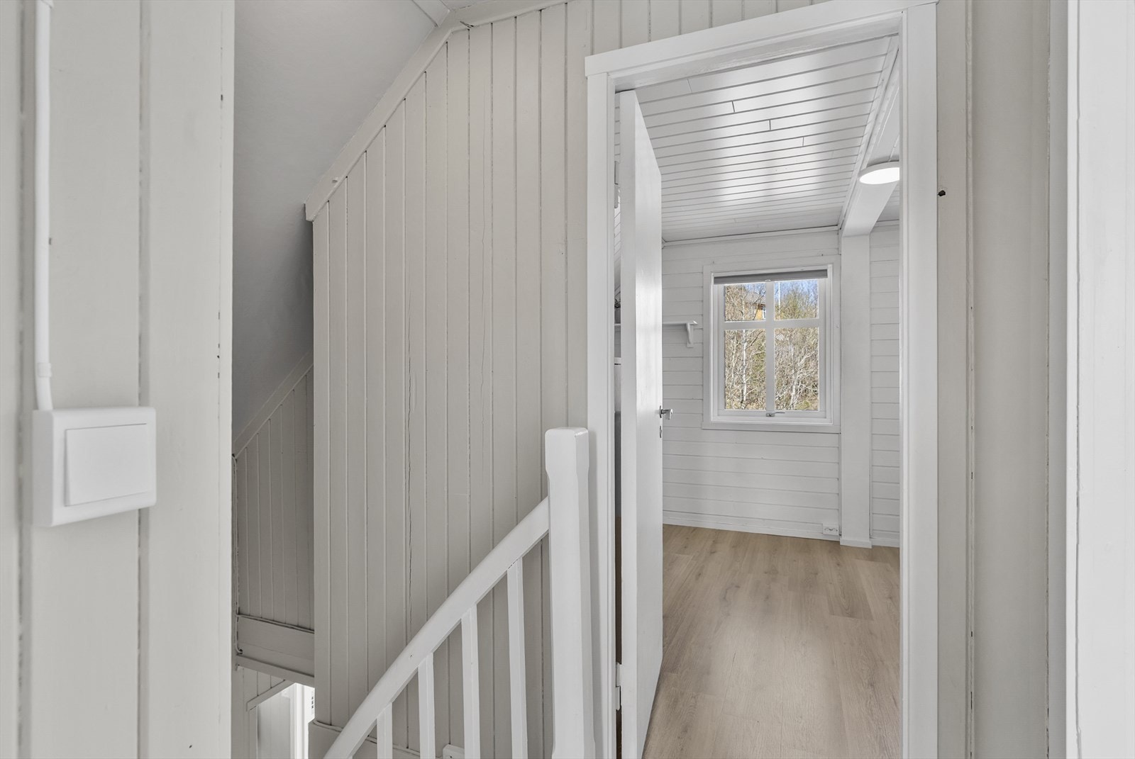 Trapperommet på loftet leder inn til de tre soverommene. Galleribilde