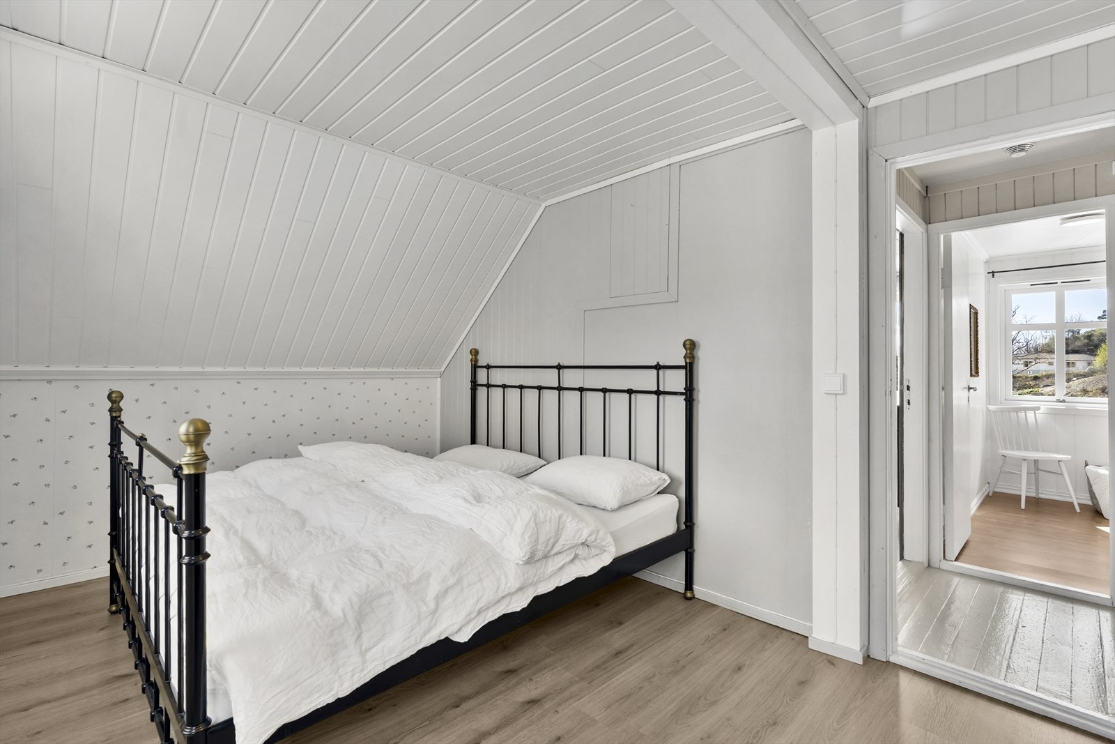 Soverommet har en praktisk nisje som gir god plass til dobbelseng Galleribilde