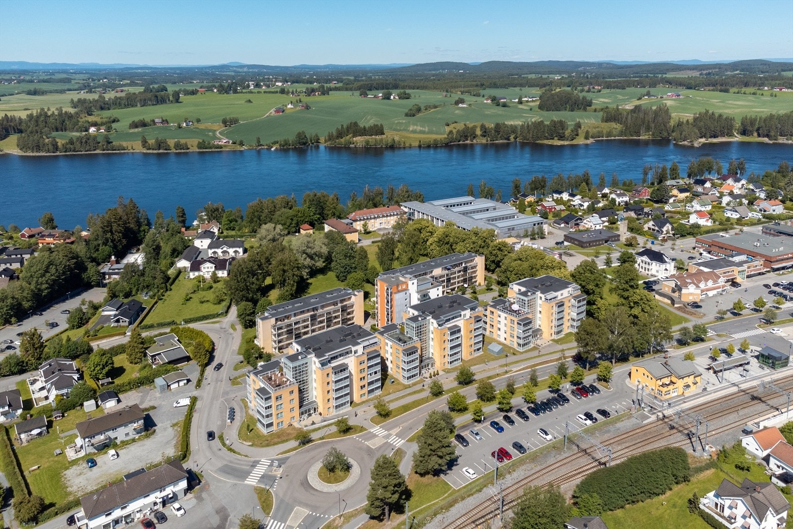 Sørumsand - et hyggelig sted å bo, med nærhet til Lillestrøm og Oslo. Galleribilde