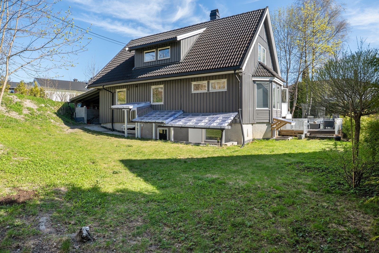 Hagen er pent opparbeidet og gir gode muligheter for uteliv og rekreasjon. Galleribilde