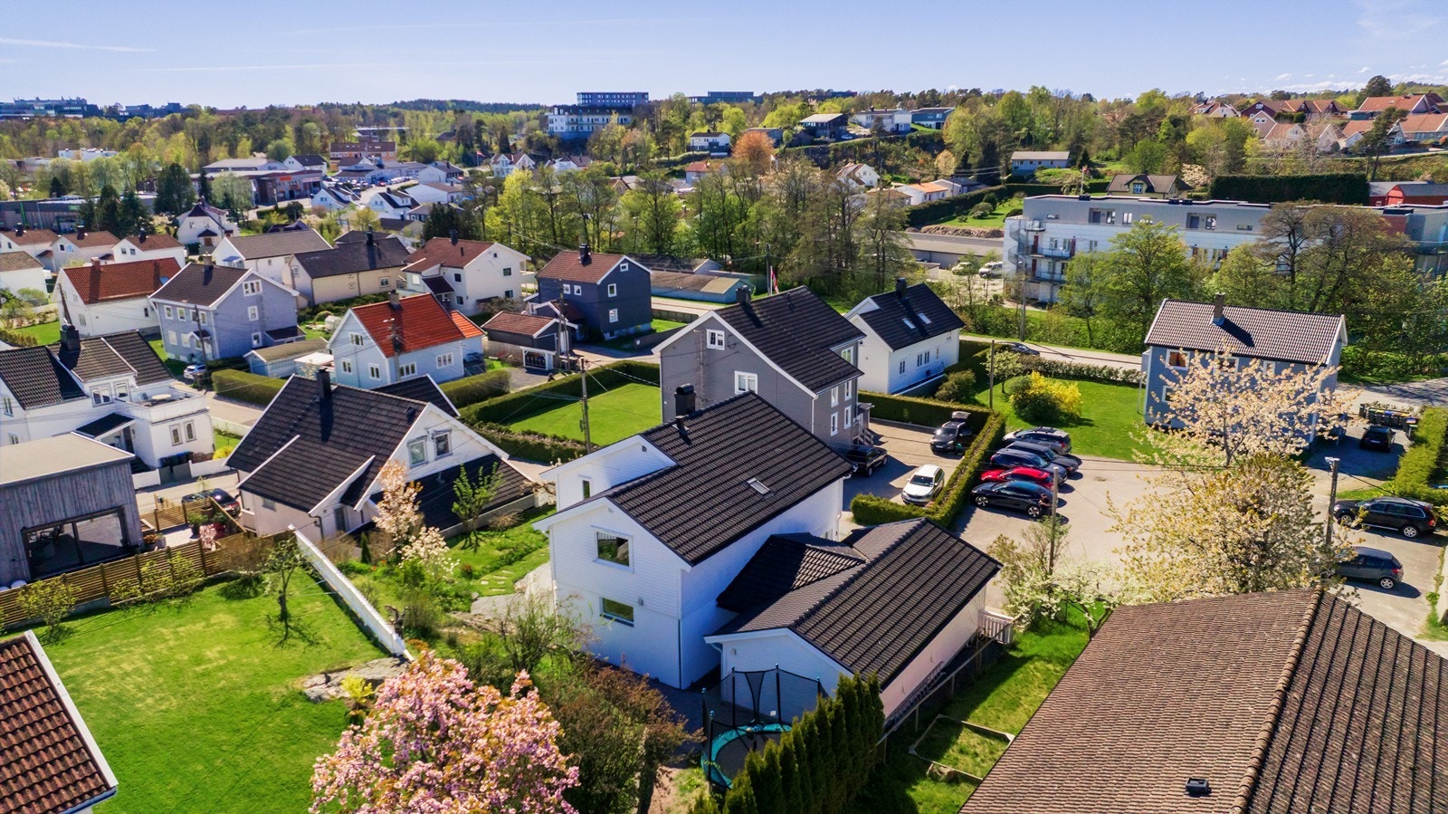 Rolig og flott nabolag Galleribilde