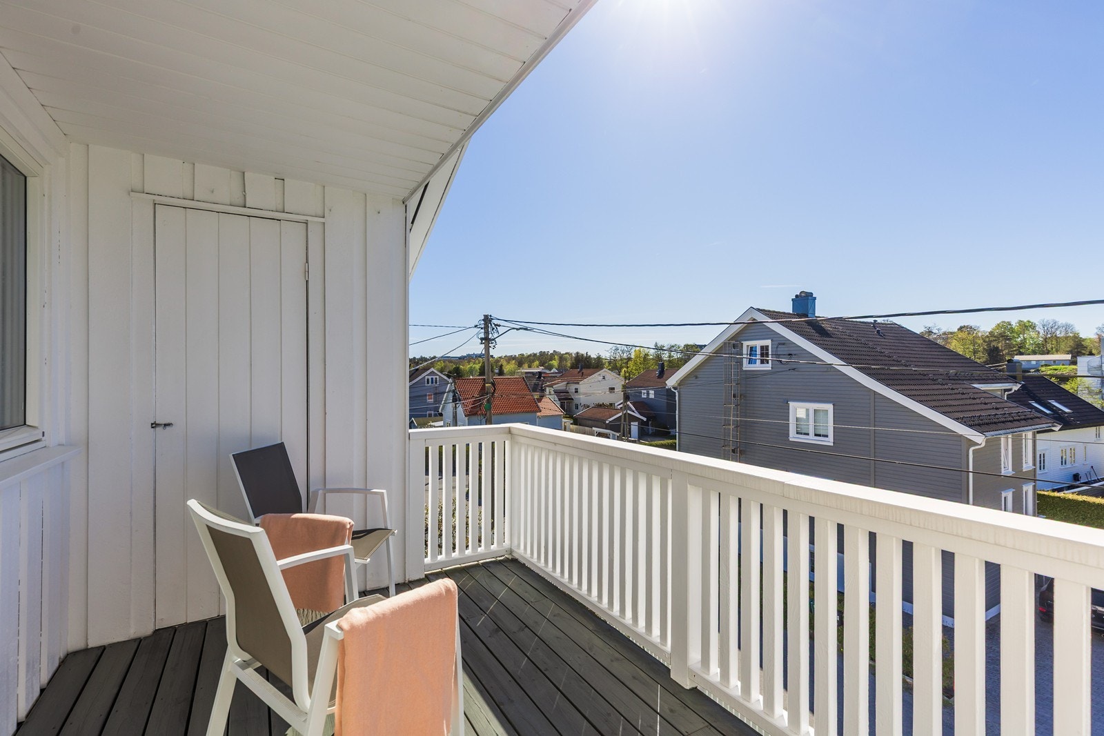 Hyggelig veranda- her har man kveldssol Galleribilde