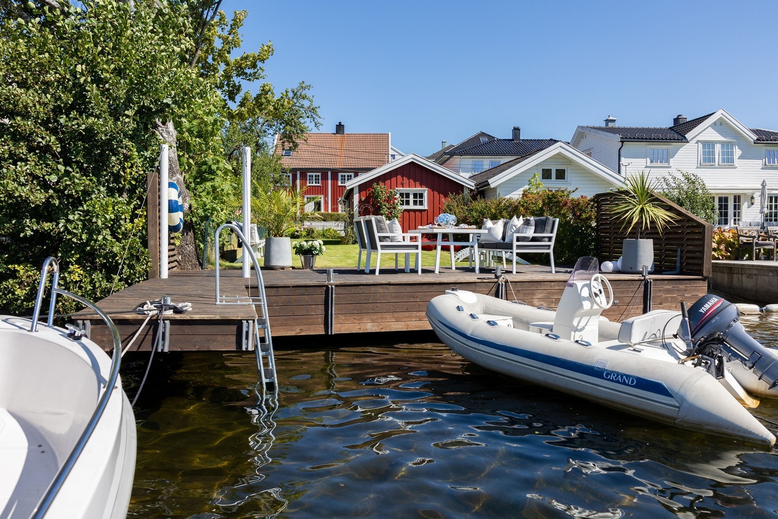Eiendomsmegler Norge v/ Johan R. Elieson har gleden av å ønske velkommen til visning av Strandveien 2A! Galleribilde