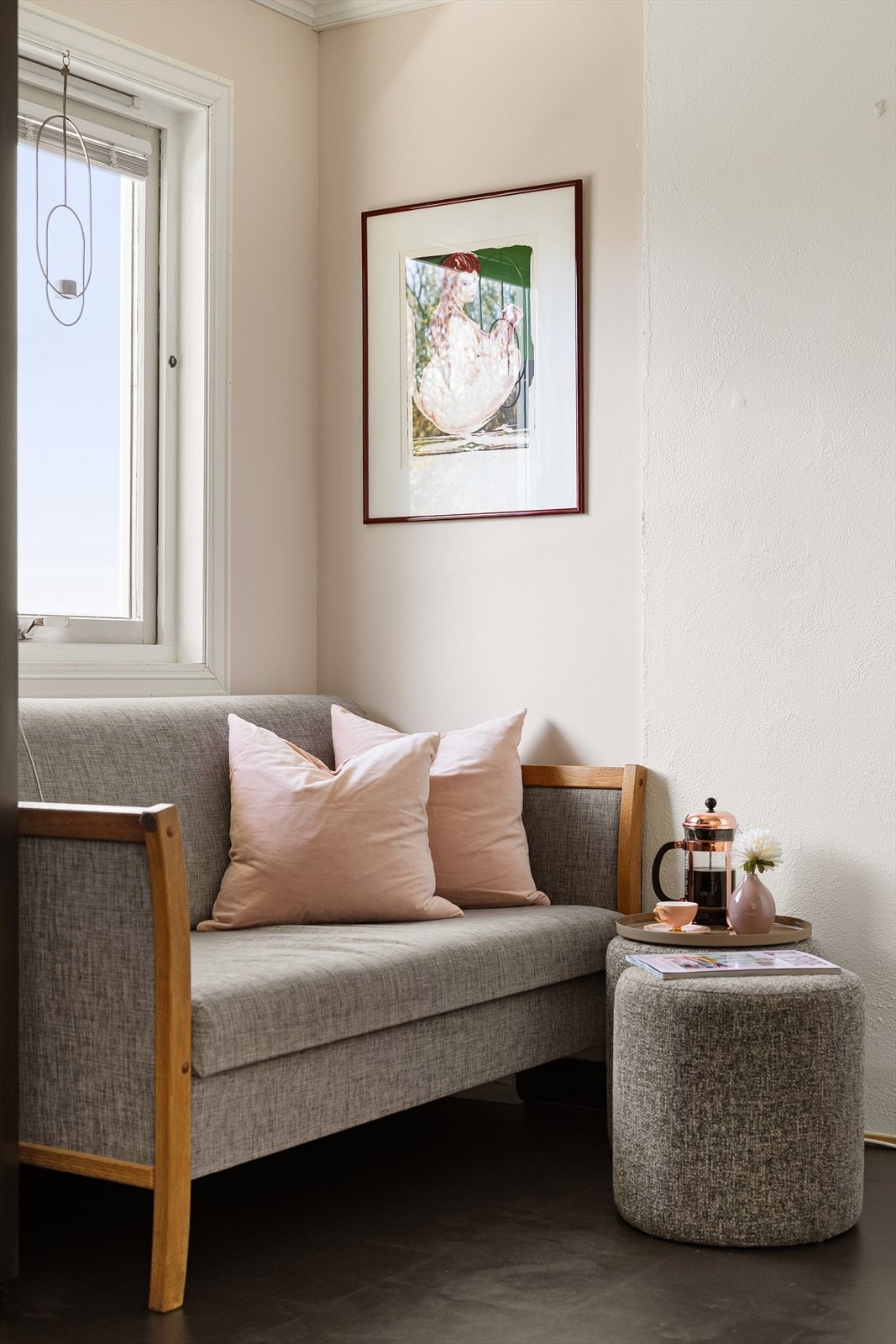 På kjøkkenet er det også plass til en sofa. Galleribilde