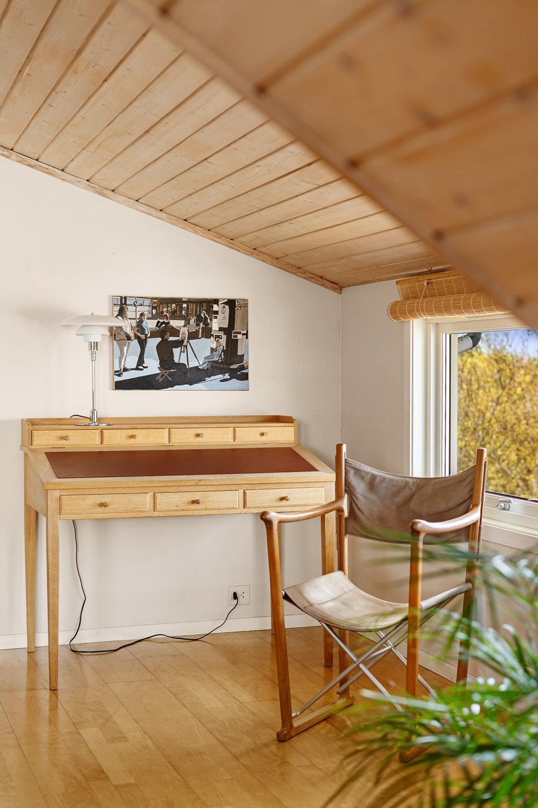 Loftstuen gir fleksible møbleringsmuligheter, med plass til for eksempel en kontorkrok. Galleribilde