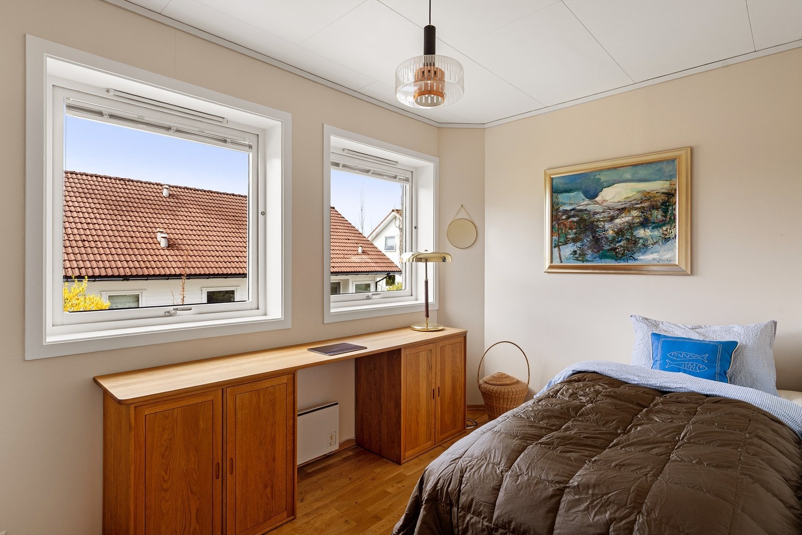 Soverom nr 2 av god størrelse med plass til dobbeltseng. Galleribilde
