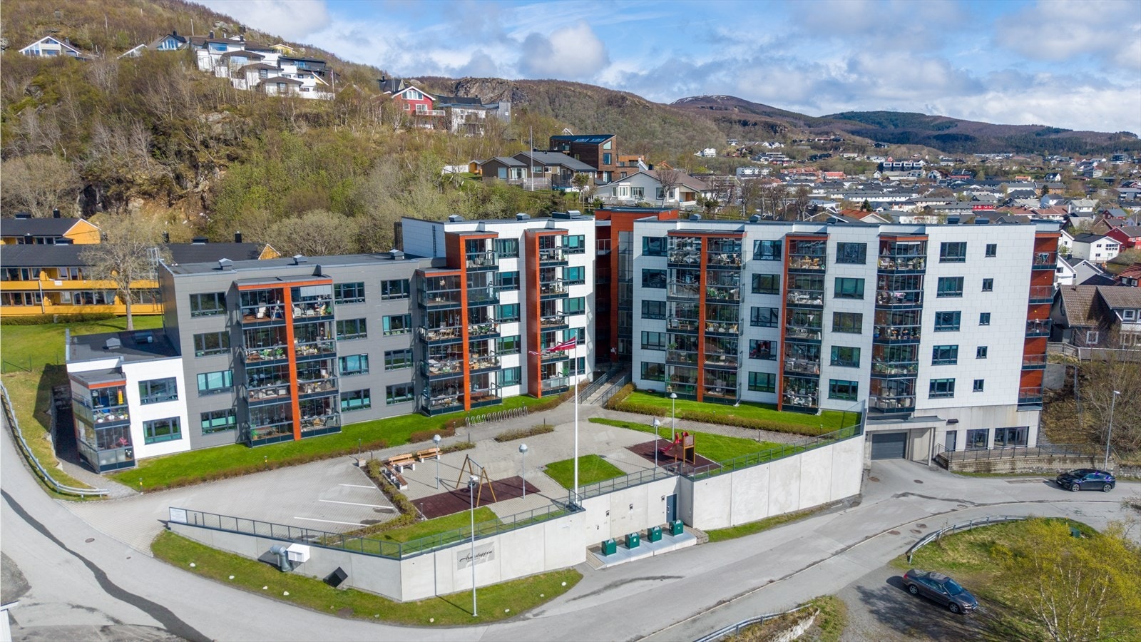 Sameiet tilbyr attraktive fasiliteter som trimrom, fellesstue og gjesteleilighet, noe som bidrar til et sosialt og velfungerende bomiljø Galleribilde