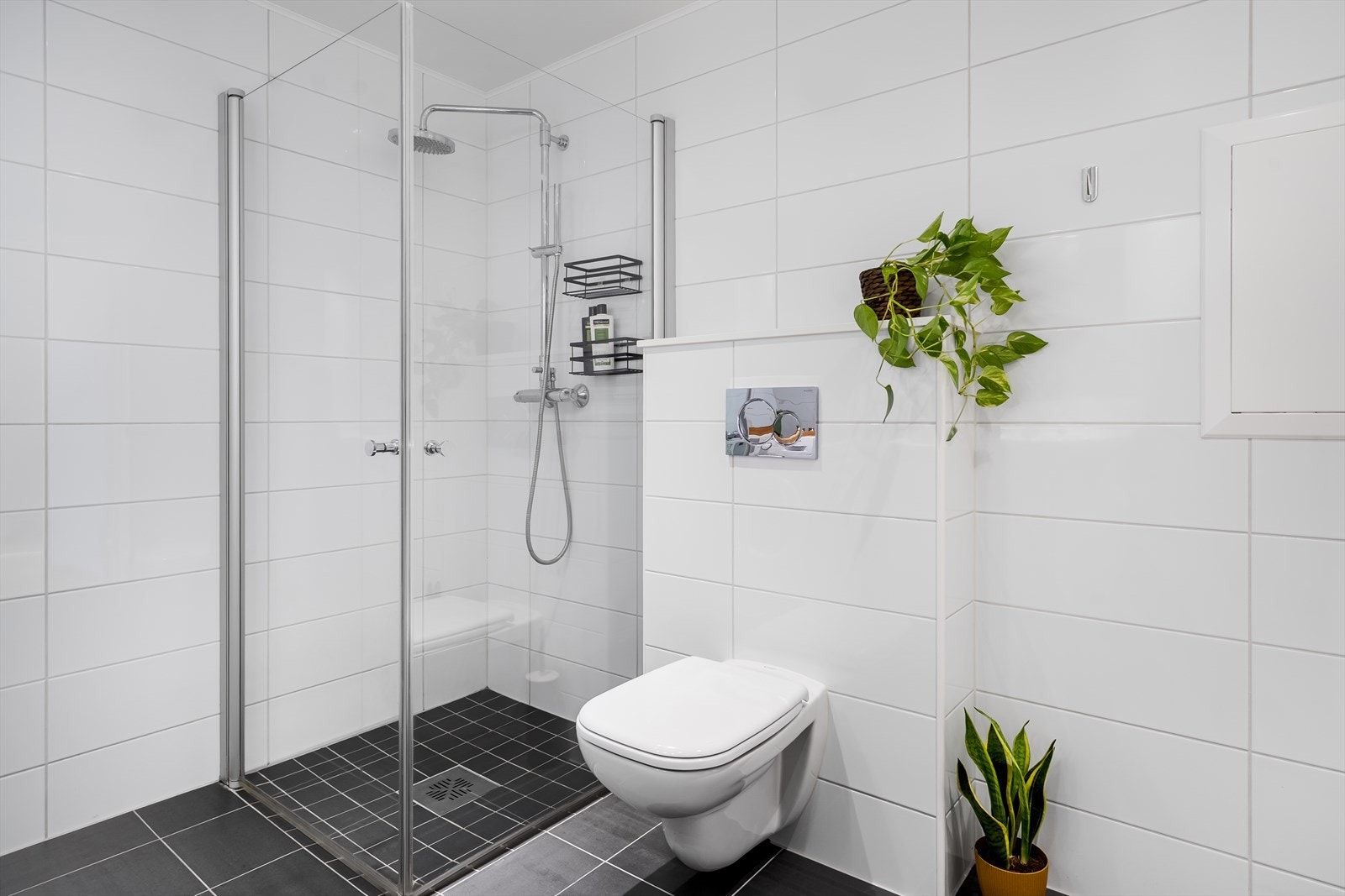 LED-spotter i himling bidrar til et moderne uttrykk Galleribilde