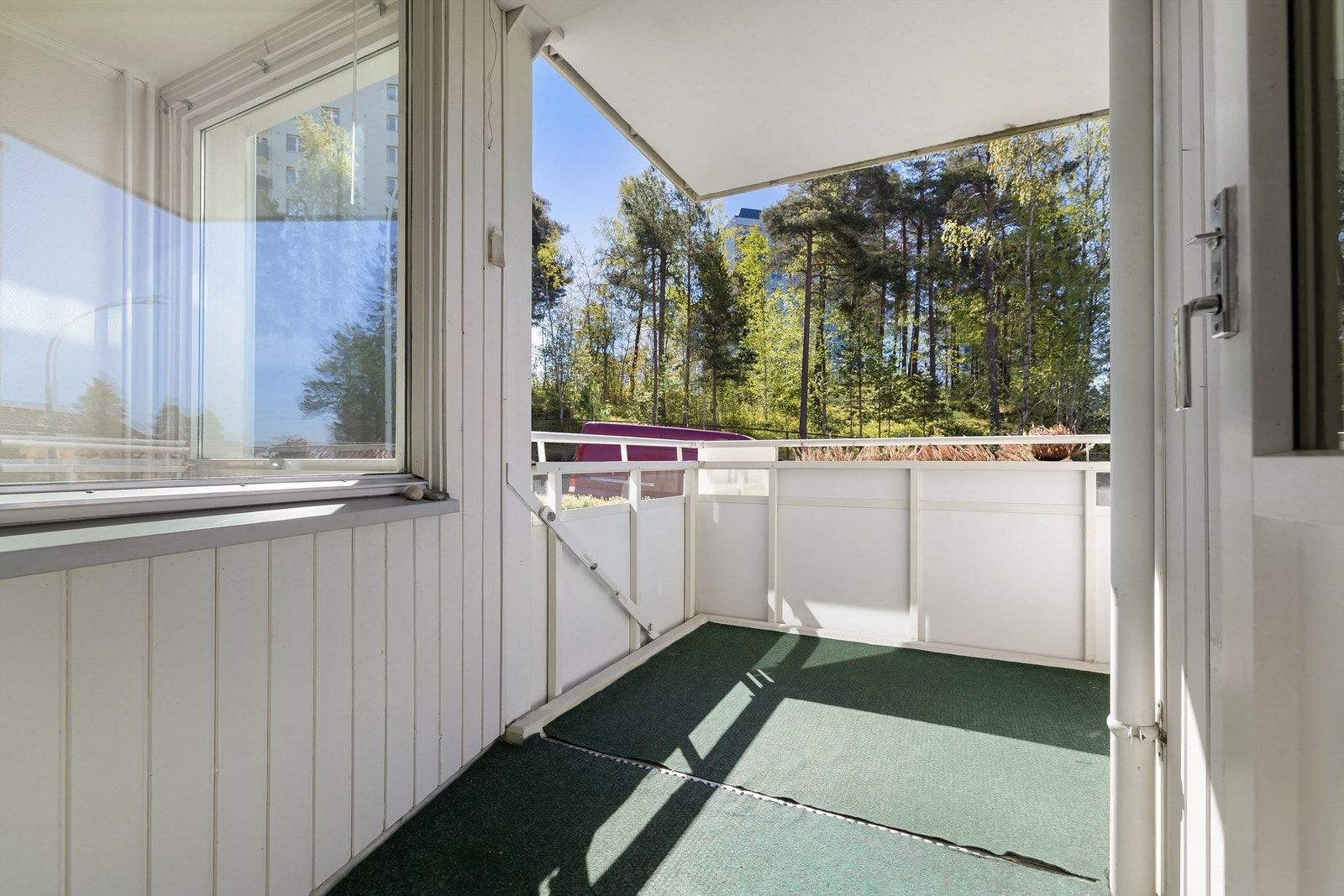Utgang til balkong fra stuen Galleribilde