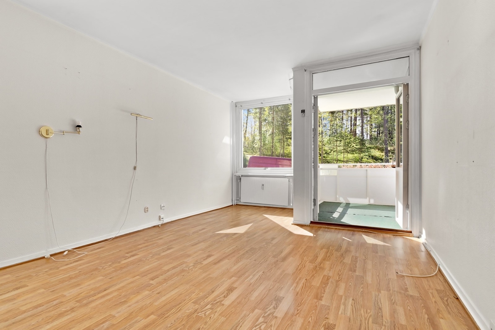 Store vindusflater gir godt med naturlig lys Galleribilde