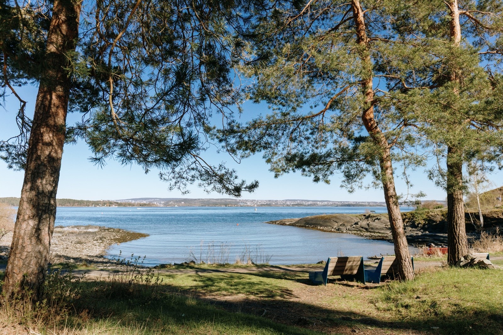 Idylliske og rolige Rolfsbukta Galleribilde