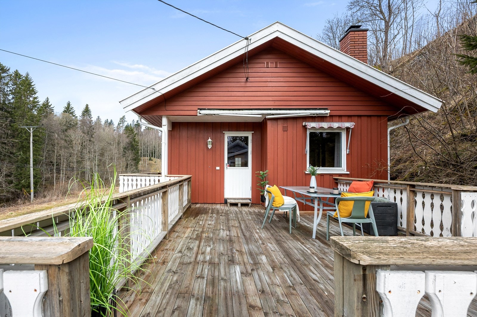 Fra stue/kjøkken er det utgang til terrasse på ca. 28 kvm. Terrassen er orientert mot sydøst. Galleribilde