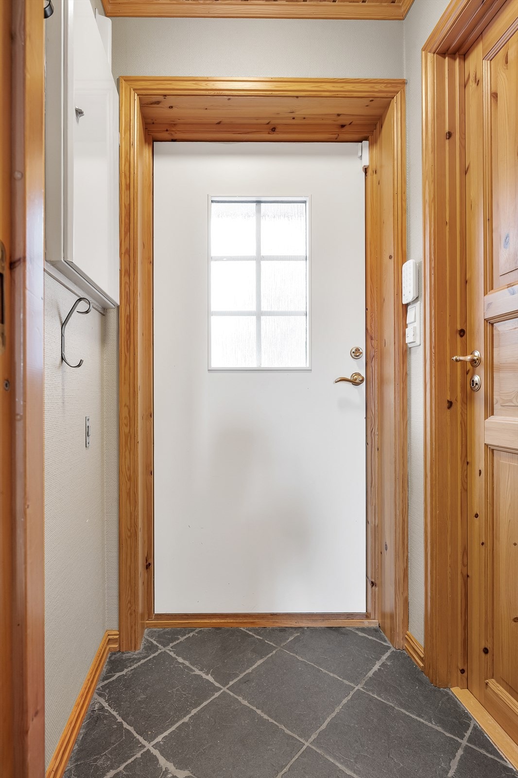 Velkommen inn! Innvendig bod i tilknytning til gangen. Galleribilde