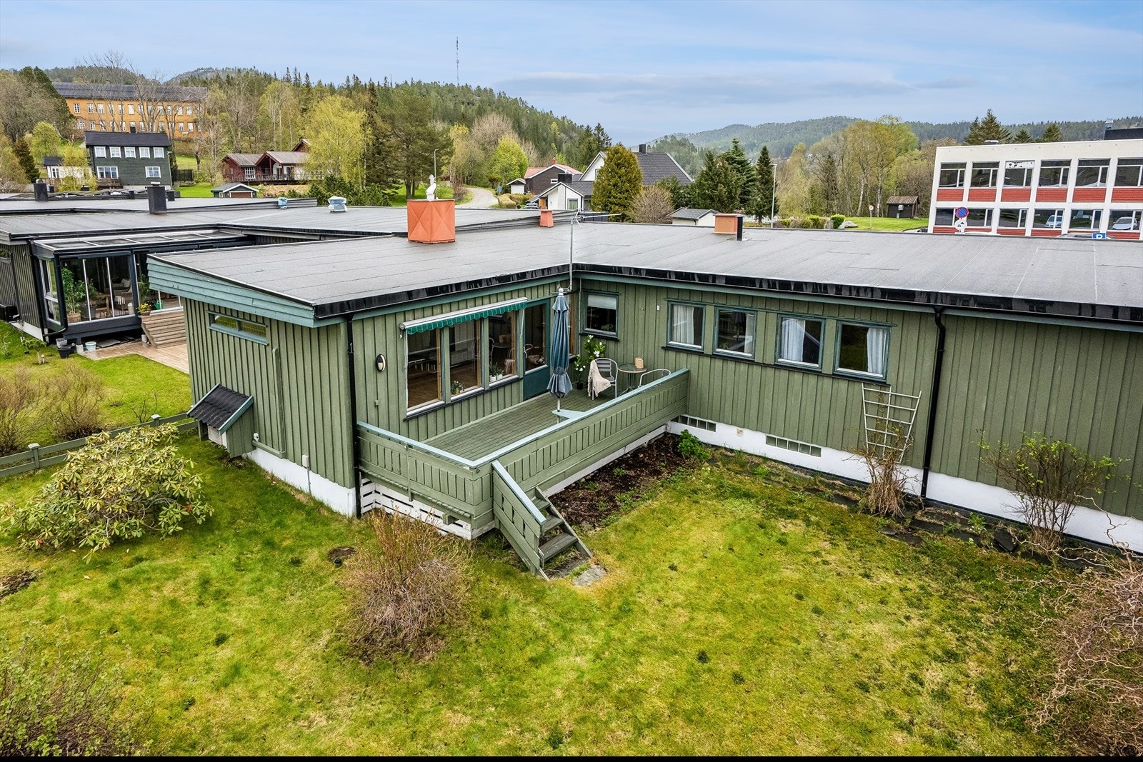 Solrik og fin beliggenhet på nedre del av Bjørum, ca. 2 km fra Namsos sentrum. Galleribilde