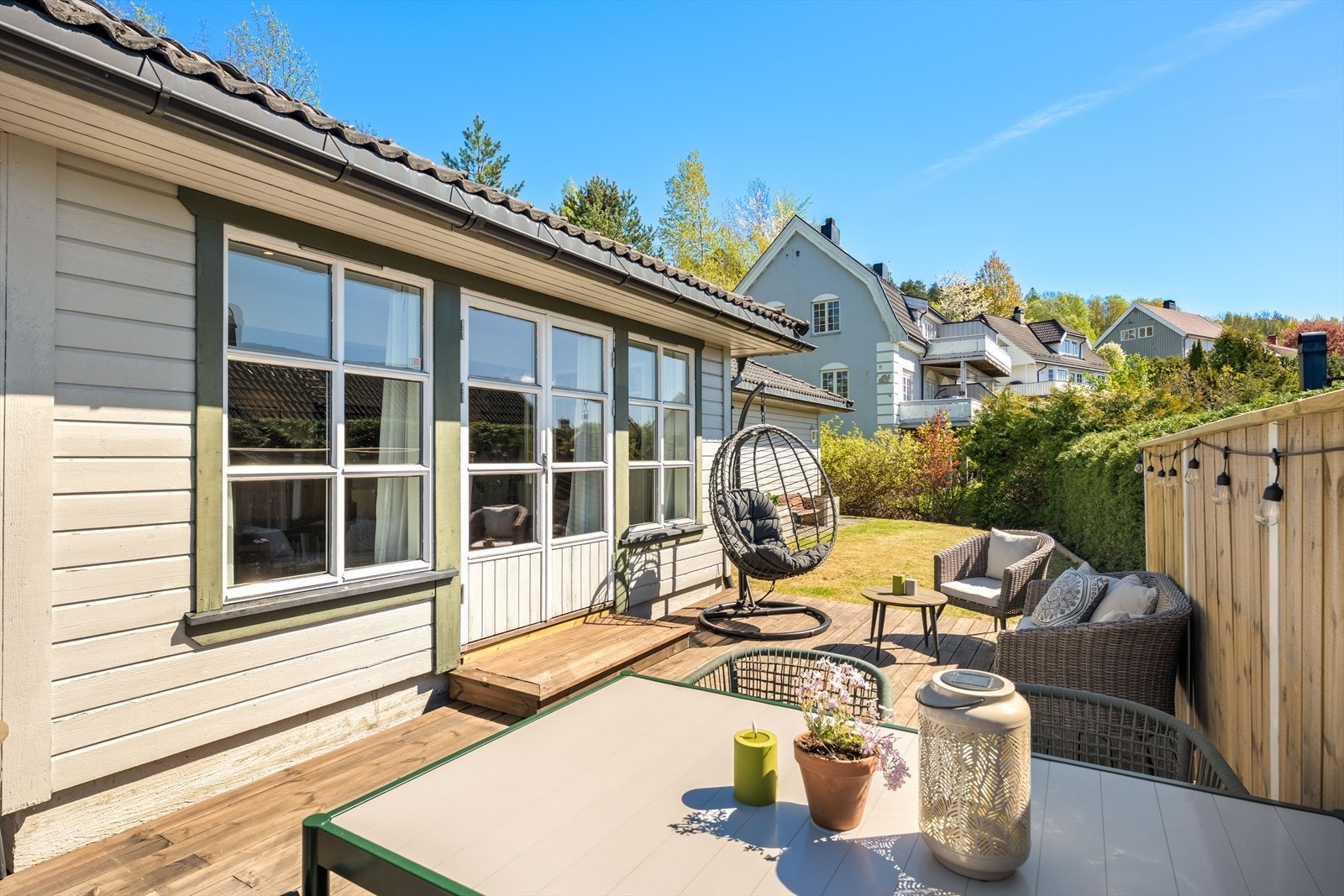 Fra stuen er det utgang til en flott terrasse. Galleribilde