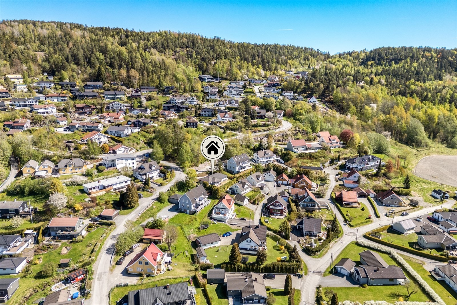 Med Kjekstadmarka like ved er det rike muligheter for tur og rekreasjon, sommer som vinter. Galleribilde
