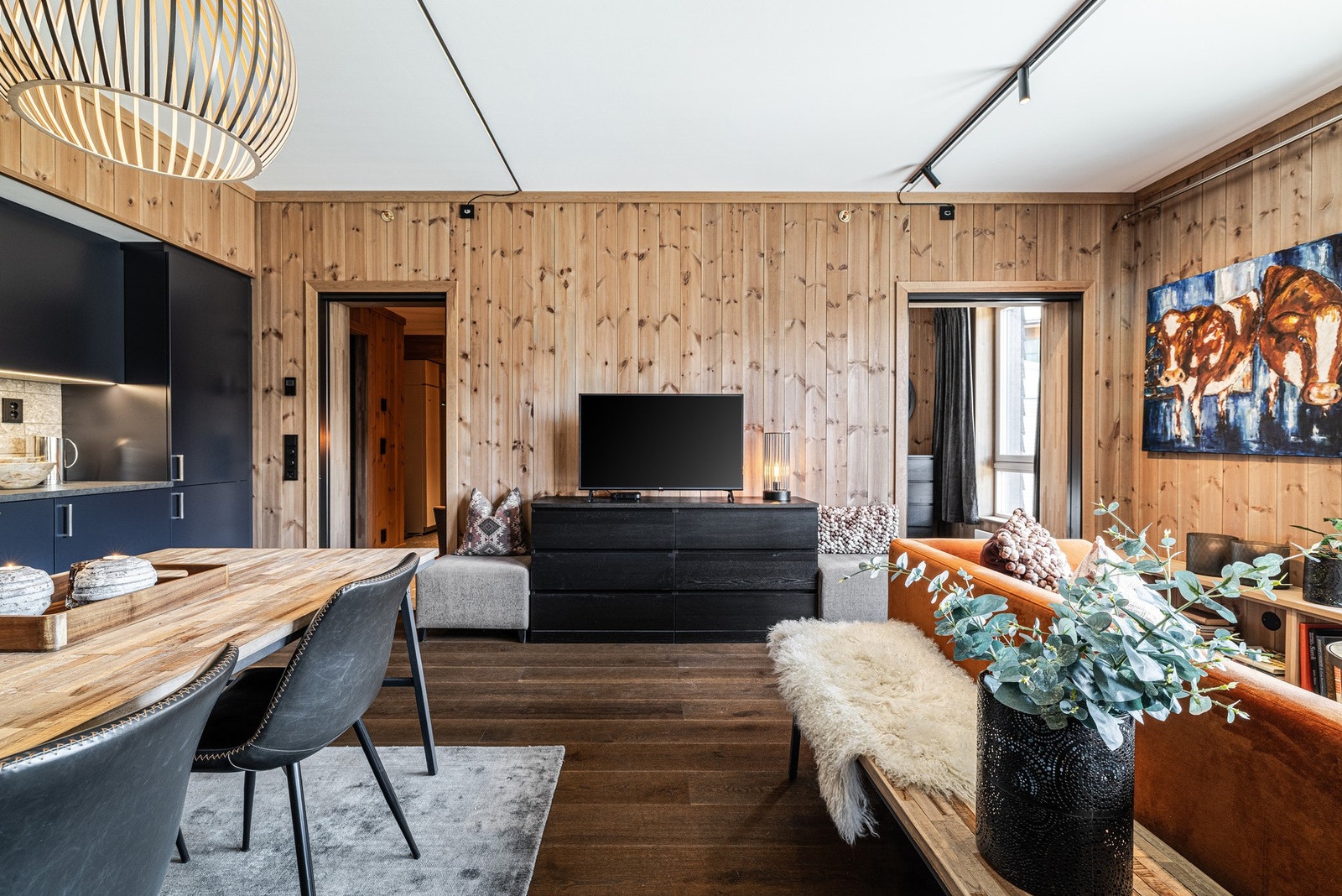 Det er god plass til flere sittesoner i leiligheten, Galleribilde