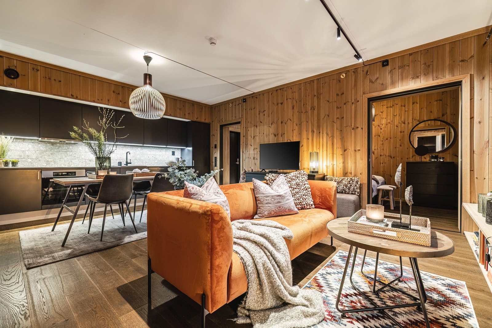 Der fjellet møter eleganse - Kombinert med fjellro, komfort og ski inn/ut! Galleribilde
