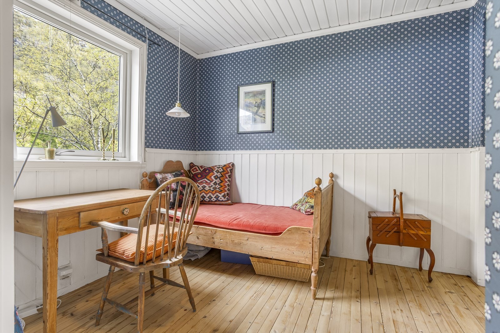 Soverommet er av god størrelse, med plass til seng og øvrig ønsket møblement. Galleribilde
