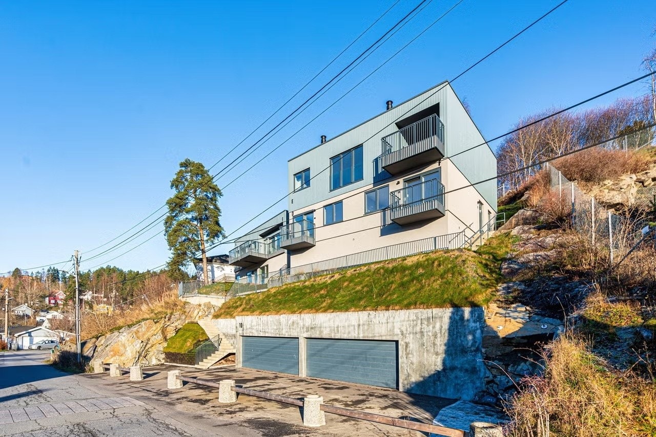 Velkommen til Frostveien 10D, 1164 Oslo. Moderne 2 roms leilighet med balansert ventilasjon og integrerte hvitevarer. Galleribilde