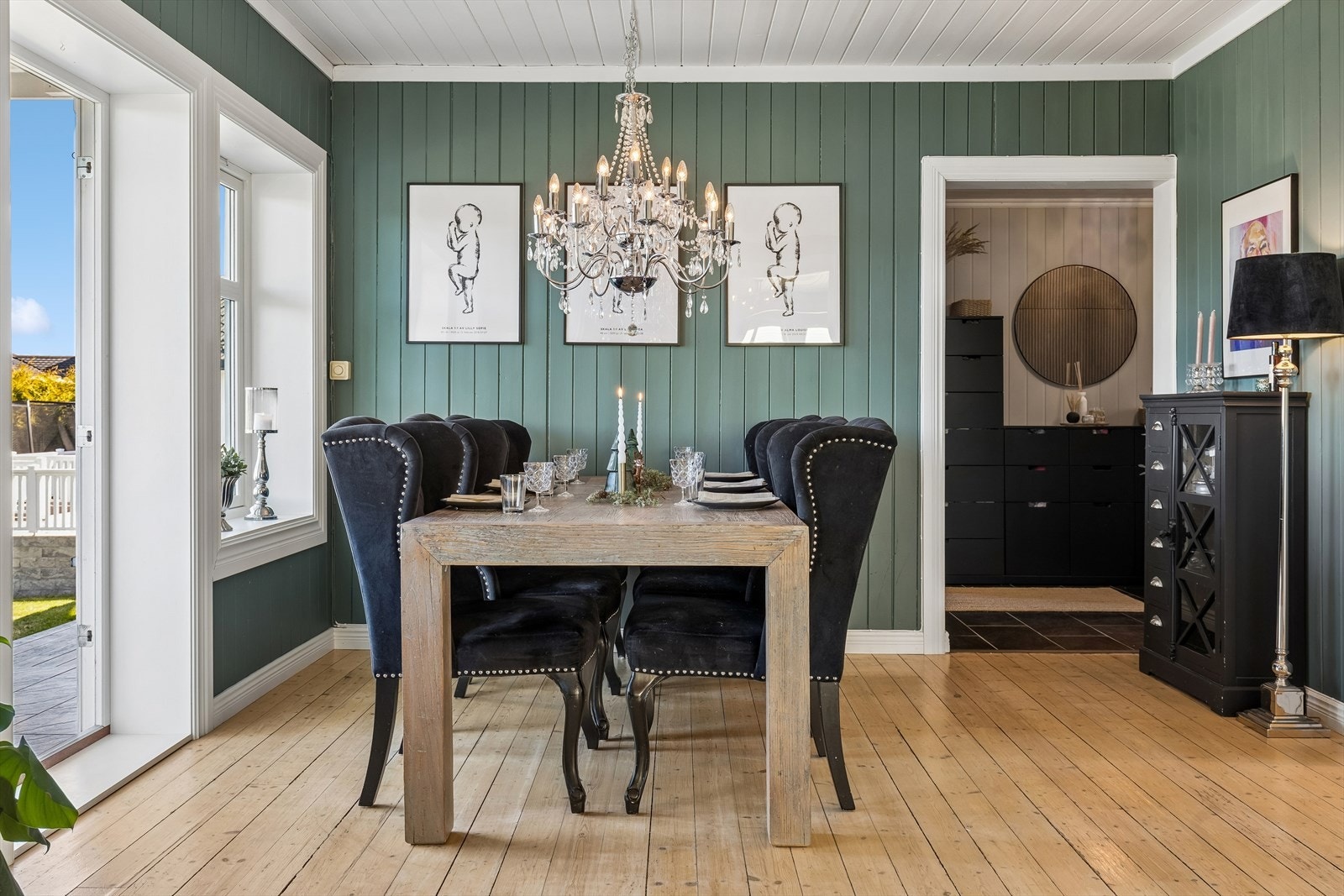 Veggfargen er en fin kontrast til det lyse tregulvet. Galleribilde