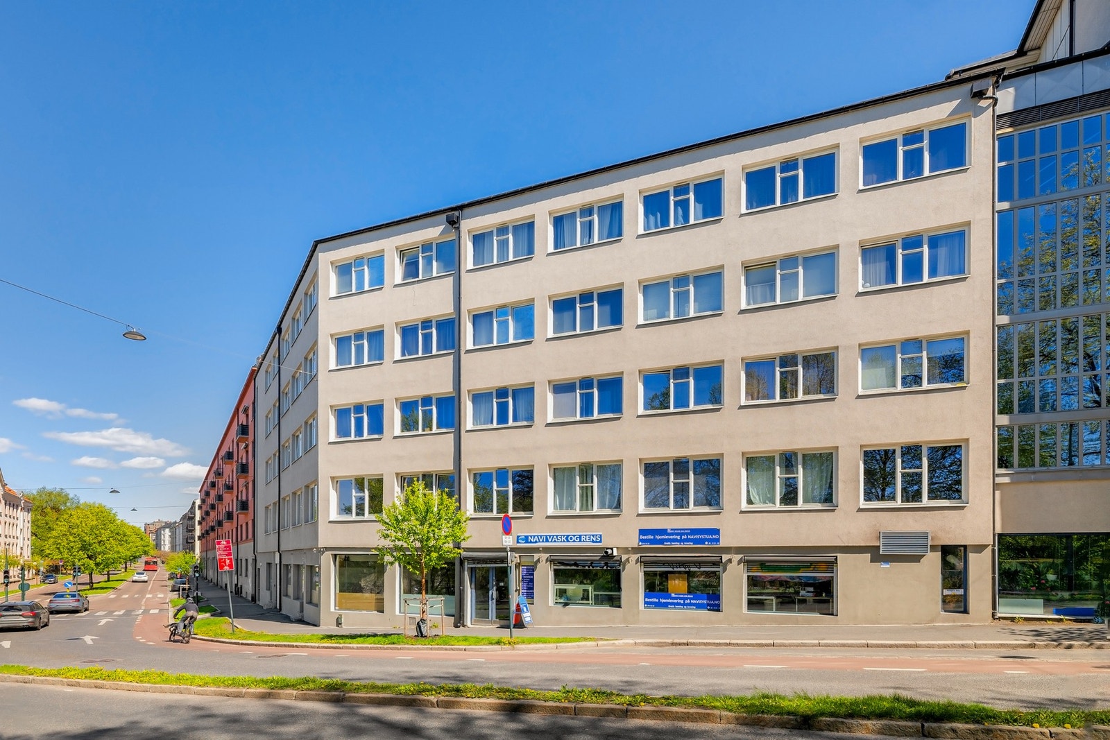 Det er god tilgang til strand, bading og kajakk (Sørenga), samt parker, skog og friluftsområder for gåturer, sykkelturer, joggeturer og teltturer (Svartdalen, Botanisk hage, Ekeberg og Østmarka). Galleribilde