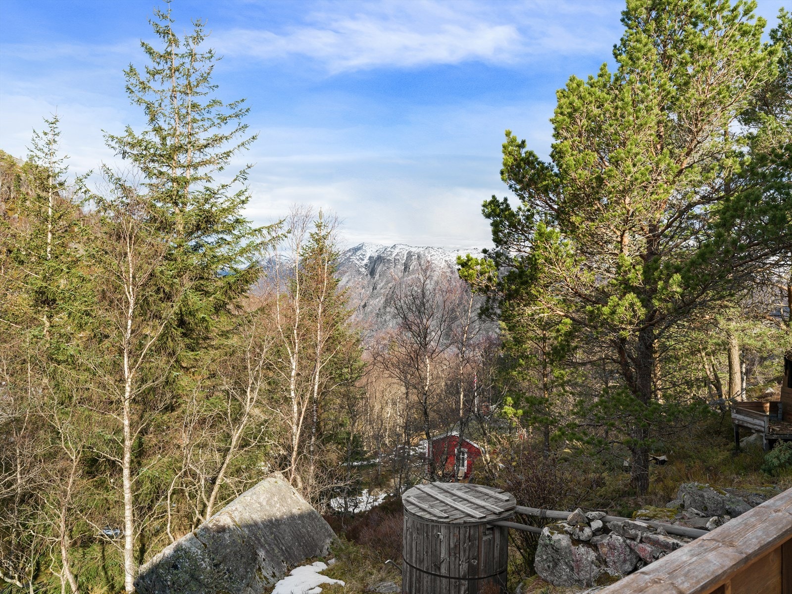 På vinterstid er det kort vei til skiløyper og Gilja Alpin, et barnevennlig anlegg kun tre minutters kjøring unna. Galleribilde