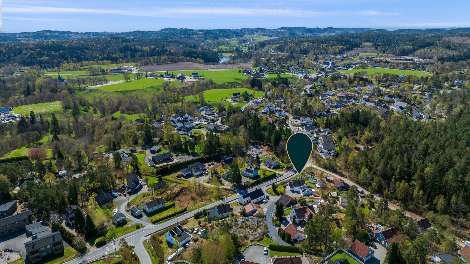 Boligen ligger i ett attraktivt område med kort avstand til Nidelven, skole, barnehage, Sam Eyde, Stoa næringsområde, Harebakken og bussforbindelser. Galleribilde
