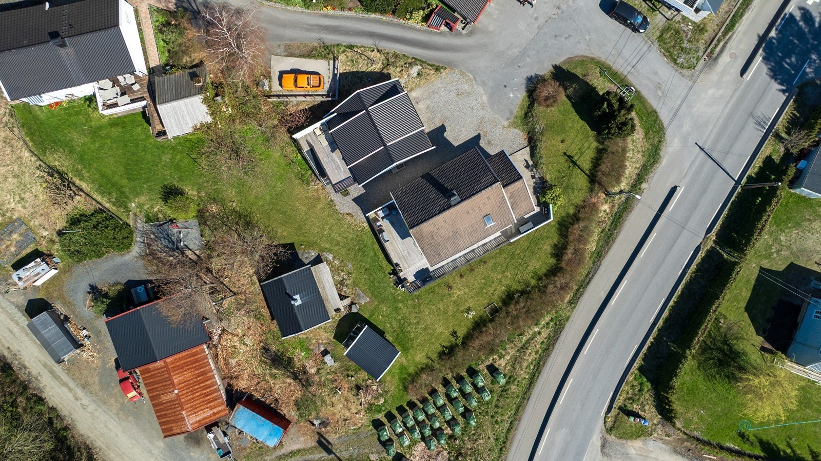 Dronebilde av eiendommen. Galleribilde